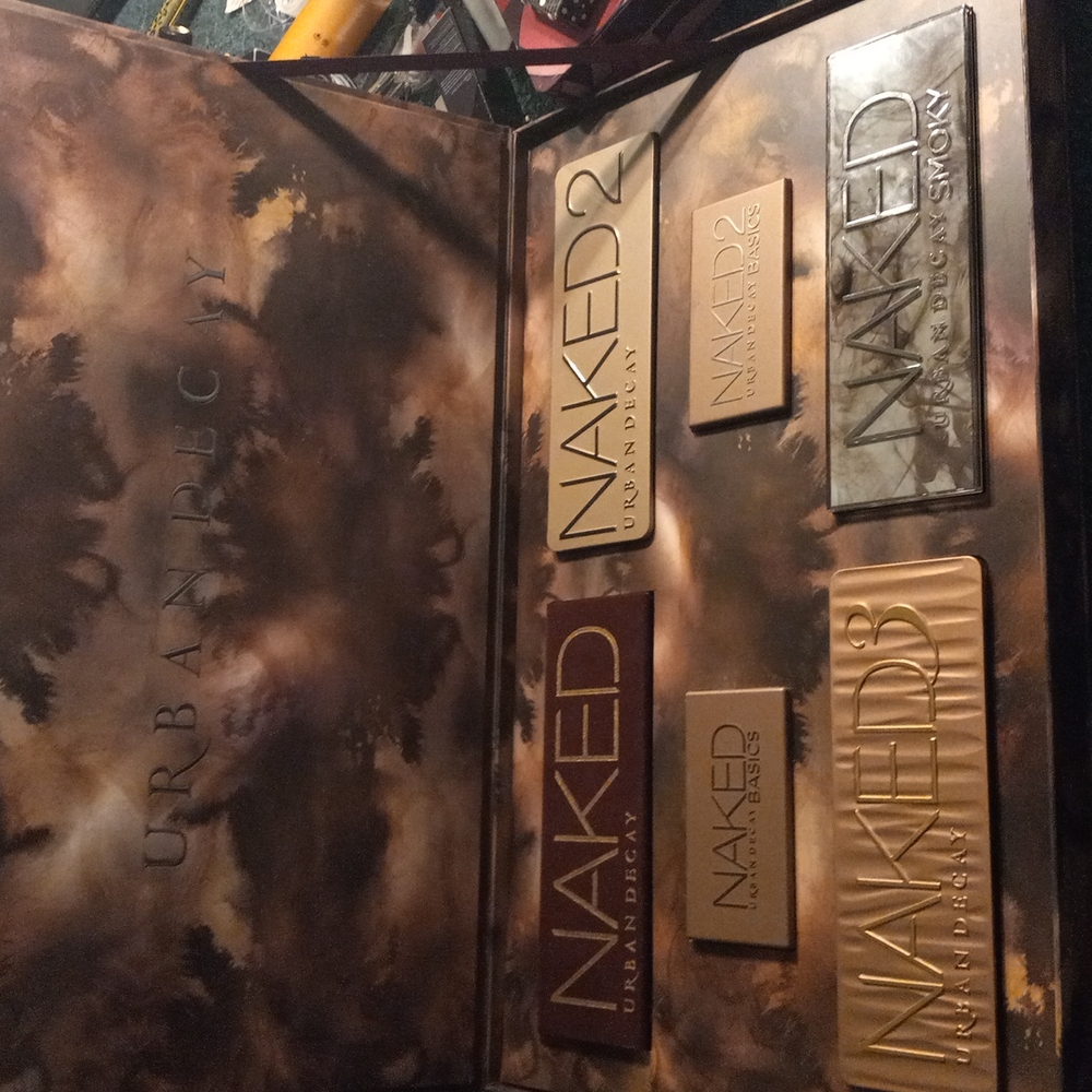 URBAN DECAY NAKED NUMBER ONE EYESHADOW VAULT